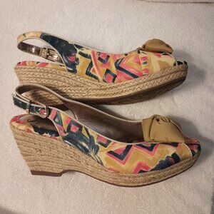Sofft Marcela Floral Peep Toe Wedge Slingback Sandals 8 1/2M. Size 8 1/2M/2M